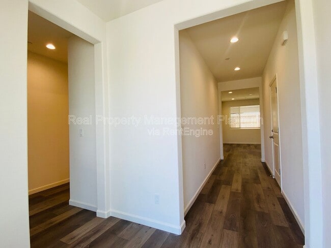 Building Photo - 4137 Beverly Ave