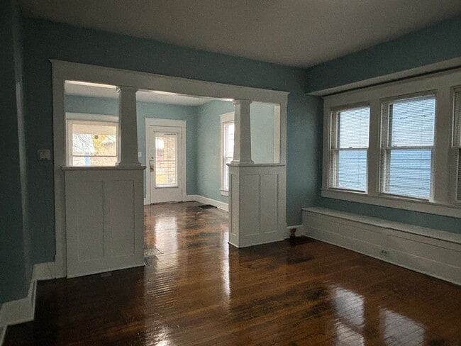 Building Photo - AVAILABLE NOW! Charming 3-Bed, 1-Bath Historic Duplex in Indianapolis!