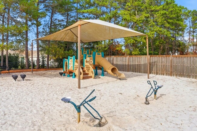 Building Photo - 486 Fanny Ann Way