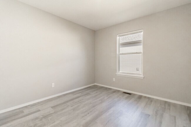 Building Photo - Great four-bedroom home in Northwest Springfield
