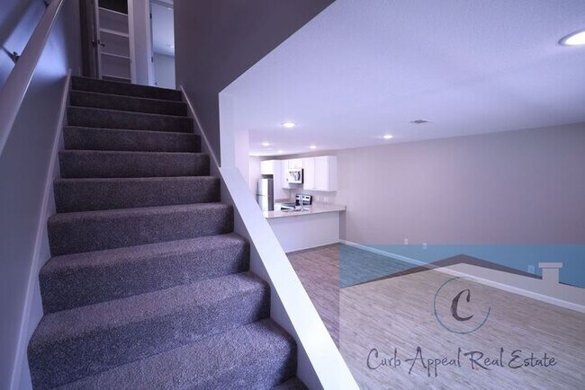 Building Photo - First month move in special $800!! Beautiful 2 bed 2 bath duplex, includes washer and dryer