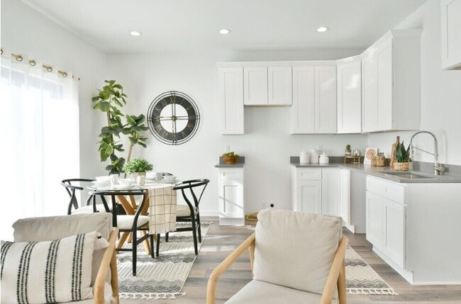 Building Photo - 6412 South Ave