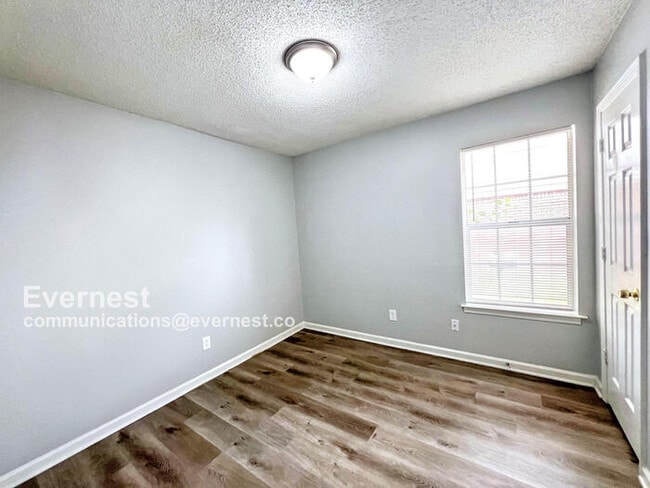 Building Photo - 5883 Garden Walk W
