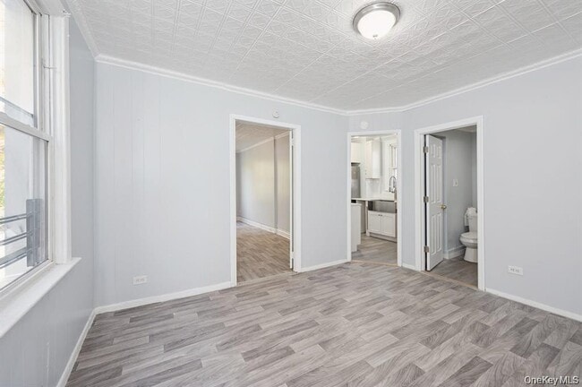 Building Photo - 611 St Lawrence Ave