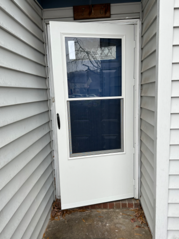 Building Photo - 716 Glenshire Dr