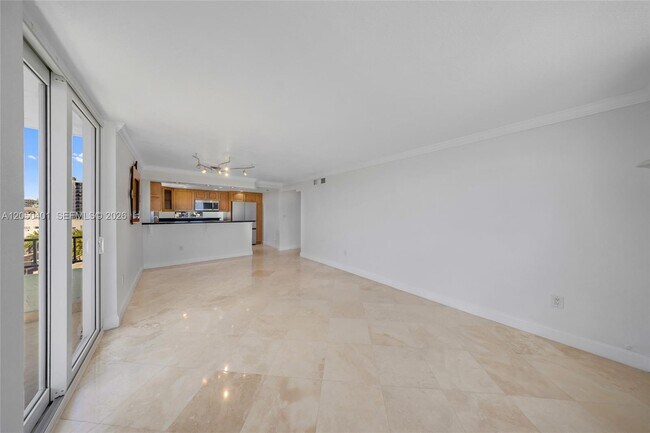 Building Photo - 720 Collins Ave