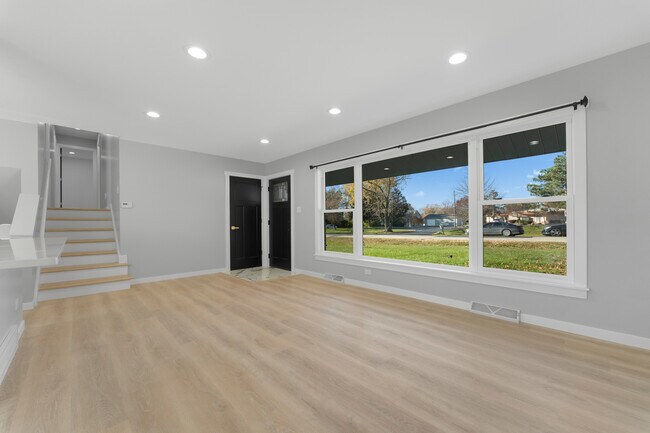 Building Photo - 2N359 Mildred Ave