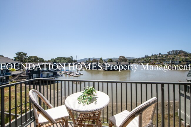 Building Photo - 6 Greenwood Cove Dr