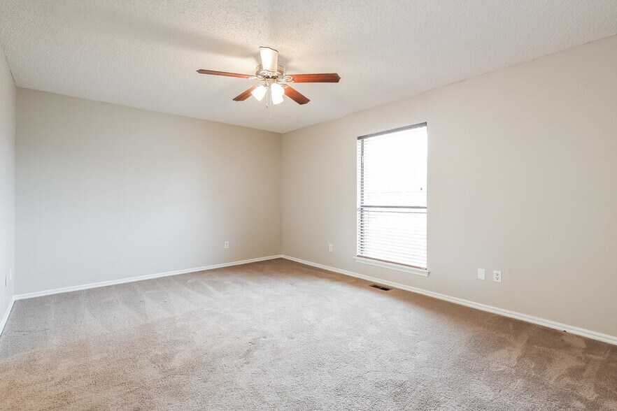 Building Photo - 12913 Heron Ln