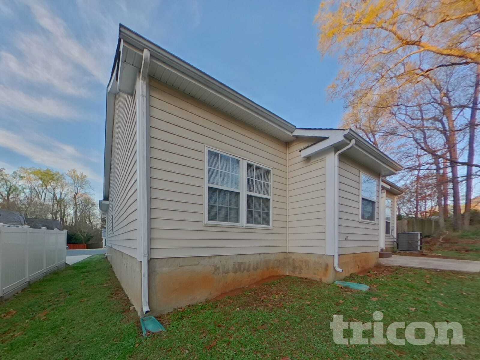 Building Photo - 1725 Josie St