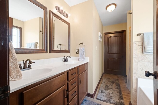 Building Photo - JUST REDUCED!!!  Nice Home in Peach Tree Subdivision Waiting for you to Call home TODAY