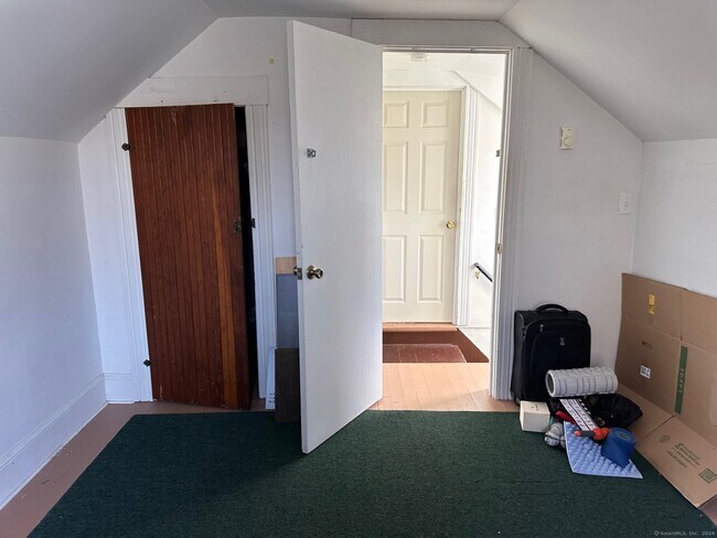 Building Photo - 22 Donahue Pl