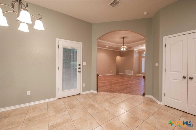 Building Photo - 6201 Flag Stone Dr