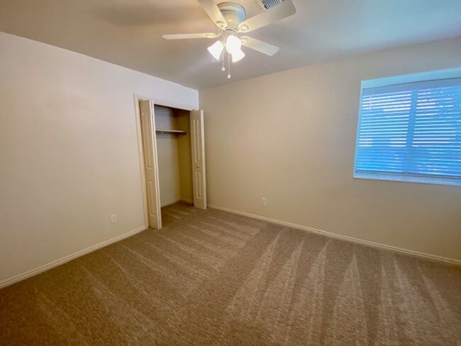Building Photo - SPACIOUS HOME FOR RENT!