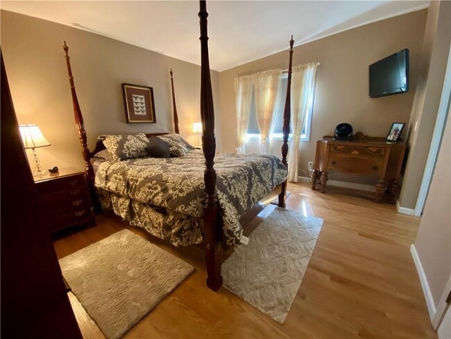 Building Photo - 9 Shadow Brook Ln