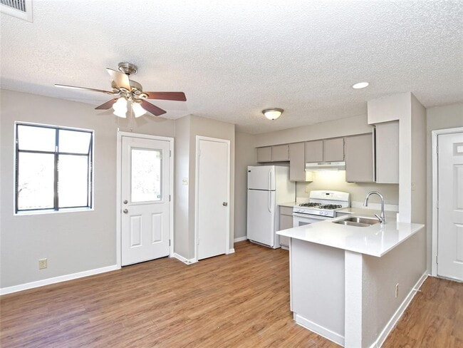 Building Photo - 301 Algerita Dr
