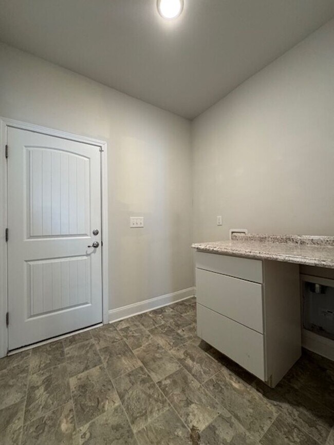 Building Photo - 208 S Merganser Dr