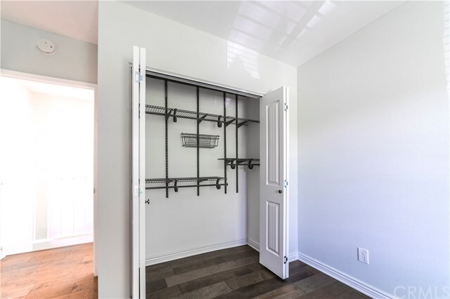 Building Photo - 323 S Broadway