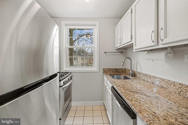 Building Photo - 235 N George Mason Dr