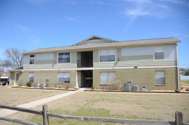 Building Photo - 448 N Joekel Ave