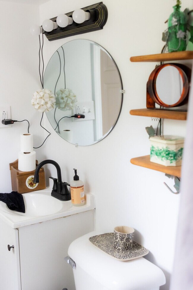 Building Photo - 2919 Elm St