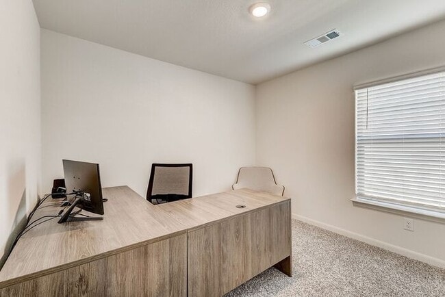 Building Photo - 716 Trinity Trl