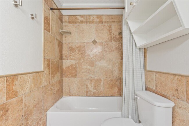 Building Photo - 5600 Lake Highlands Dr