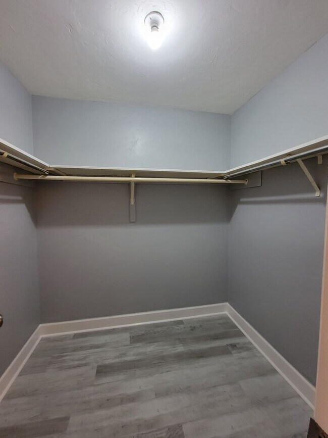 Building Photo - 4 bedroom house for rent in NE Tallahassee for $3250 with a 2 car garage, wood floors