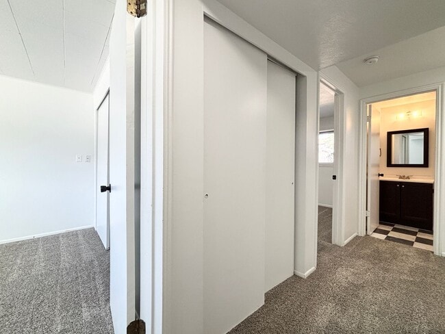 Building Photo - Awesome Remodel with 1 Car Garage!