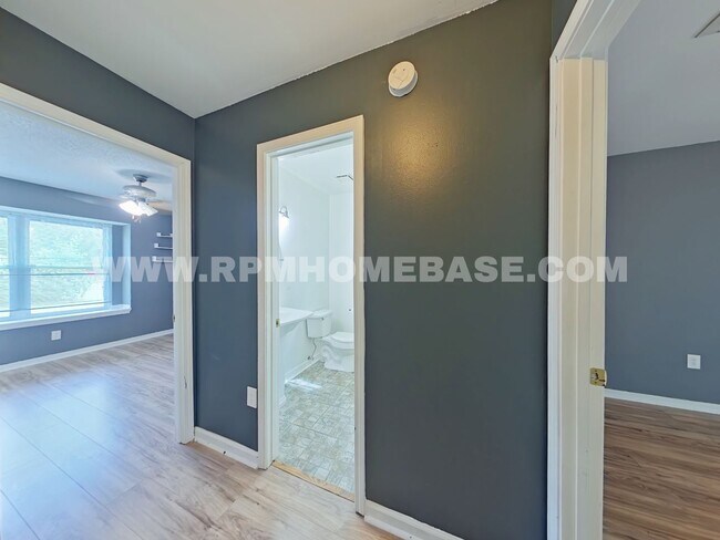 Building Photo - Charming 3-Bedroom Home in Crestview with Modern Features!