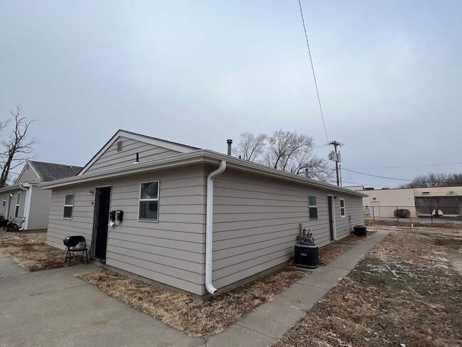 Building Photo - 216-218 W Home St