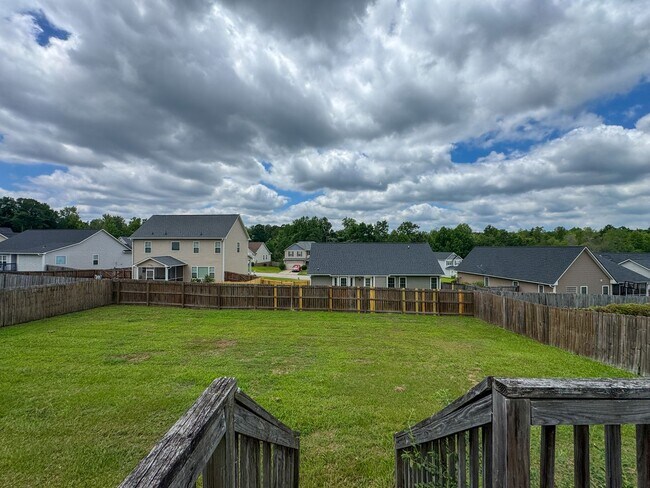 Building Photo - Charming 3 Bed 2 Bath Home in Fayetteville