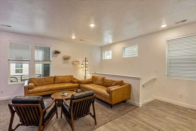 Building Photo - 623 E 460 S