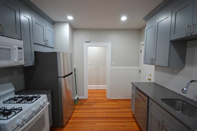 Building Photo - 68 Westfield Ave