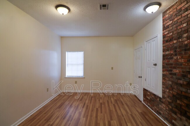 Building Photo - 4679 Bradley Dr