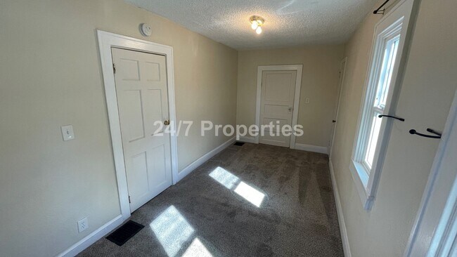 Building Photo - Nostalgic 2 BD | 2 BA House w/ Large Backy...