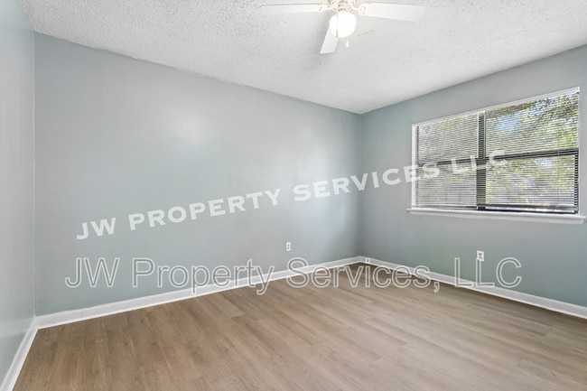 Building Photo - 206 Sunset Dr