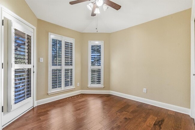 Building Photo - 601 12 Oaks Ln