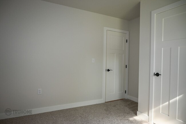 Building Photo - *RENT SPECIAL* Spacious 4 Bed, 2 Bath Sing...