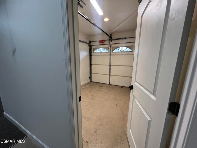 Building Photo - 334 W Avenida De Las Flores