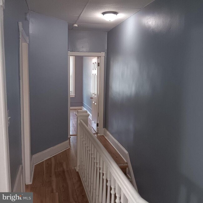 Building Photo - 464 E Cosgrove St