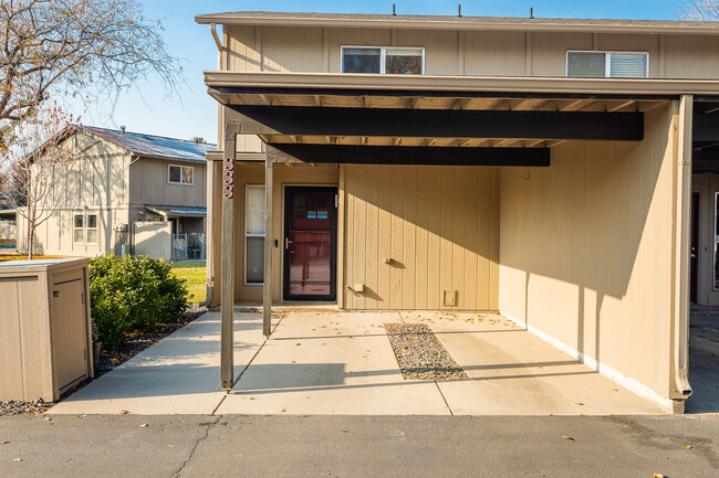 Parking and Front Door - 333 N Eagle Glen Ln