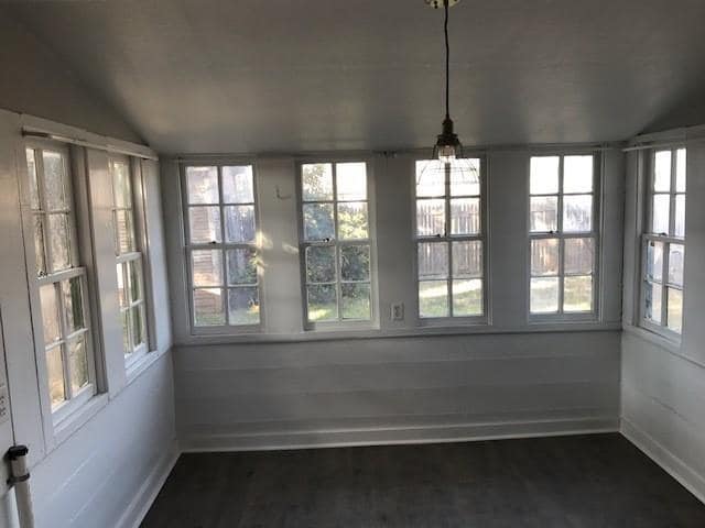 Building Photo - 542 Elm St
