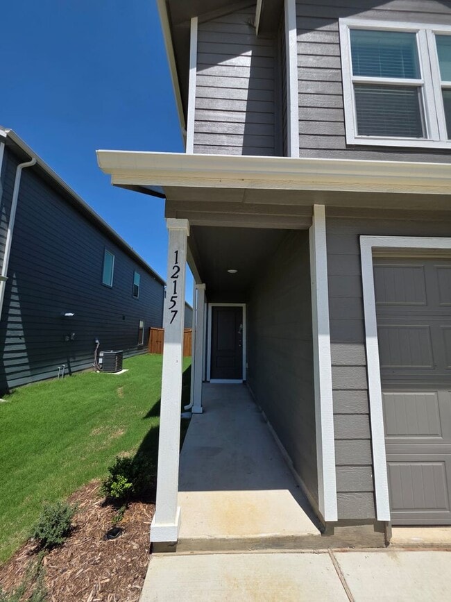 Building Photo - NEWLY BUILT 3 bedroom 2.5 Bath *2 MONTHS O...