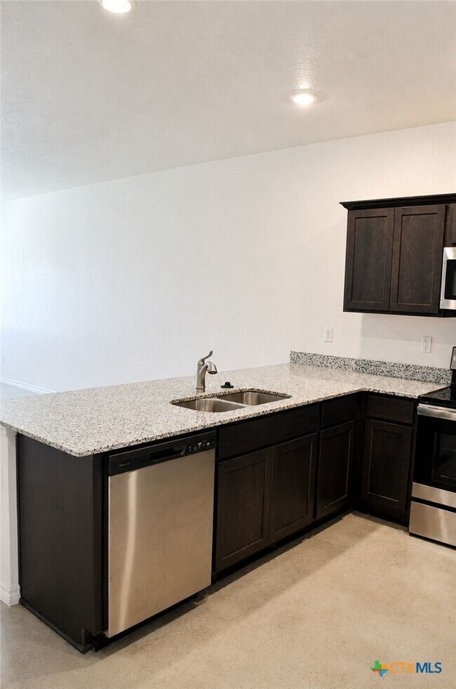 Building Photo - 1222 Lehmann Dr