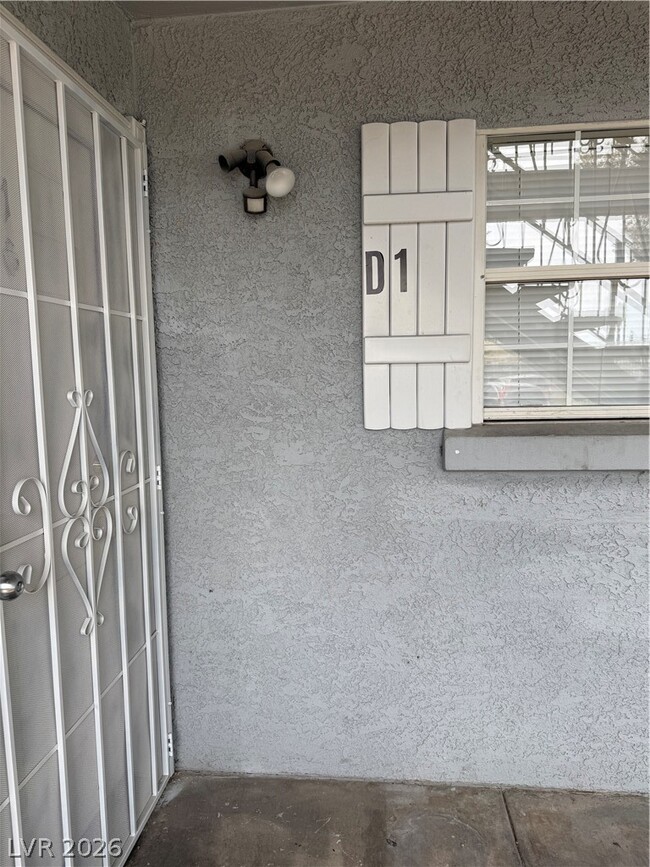 Building Photo - 3823 S Maryland Pkwy