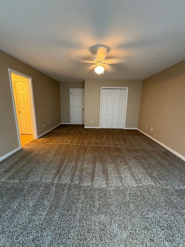 Building Photo - WAKEFIELD SUBDIVISION - Double Garage!  GRANITE COUNTERTOPS.