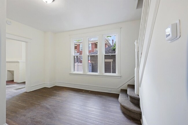 Building Photo - Charming 3 Bedroom 1.5 Bathroom Located in Uptown Harrisburg!