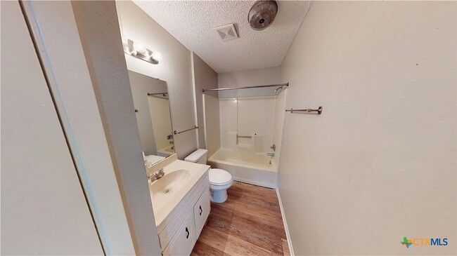 Building Photo - 4505 River Oaks Dr