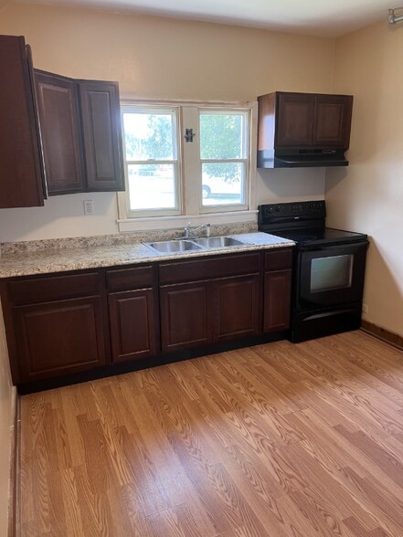 Building Photo - 401 3rd St